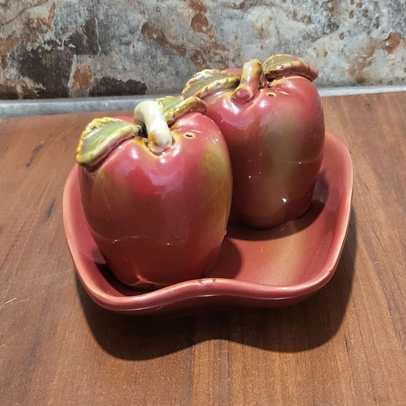 Vintage Salt and Pepper Shakers On Apple Tray - Picture 15 of 15